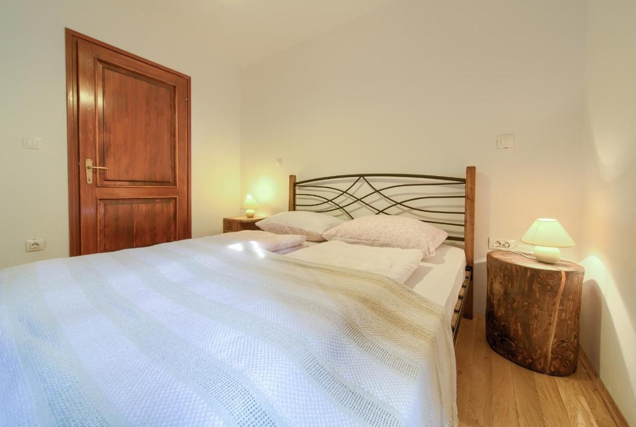 Apartmani Belvedere Fuzine Bagian luar foto